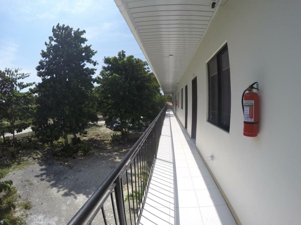 Reddoorz Premium @ Napaling Point Tangnan Hotel Exterior photo